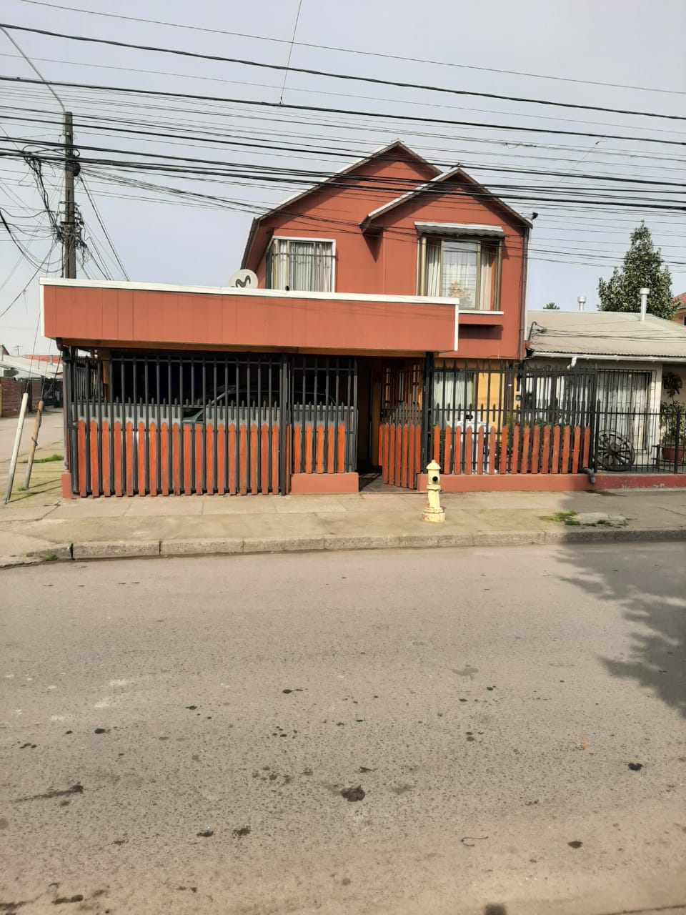 Casa 4 dormitorios 3 baños, con local comercial «Gran oportunidad»